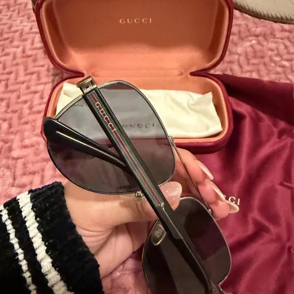 Gucci Black Metal Aviator Sunglasses - Picture 2 of 4